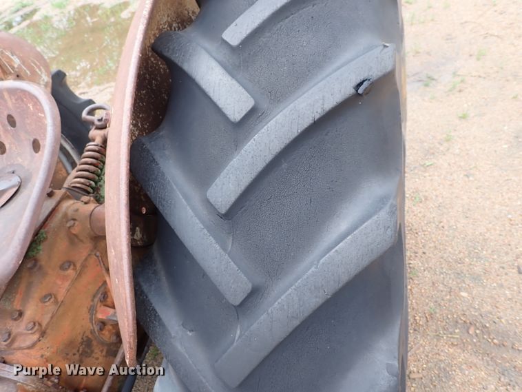 image for item DJ5715 Ford  tractor