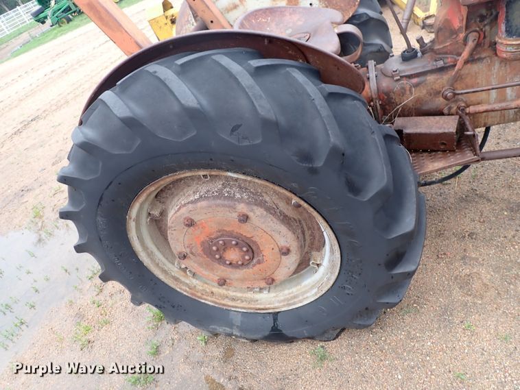 image for item DJ5715 Ford  tractor