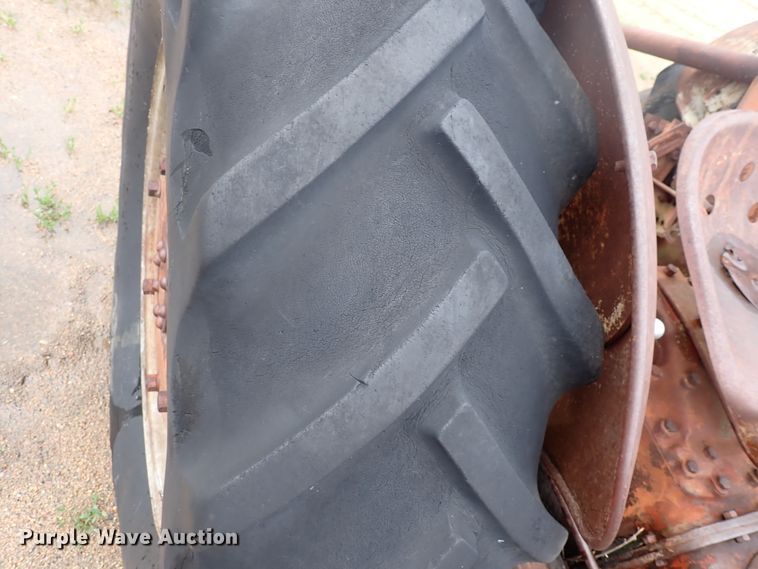 image for item DJ5715 Ford  tractor