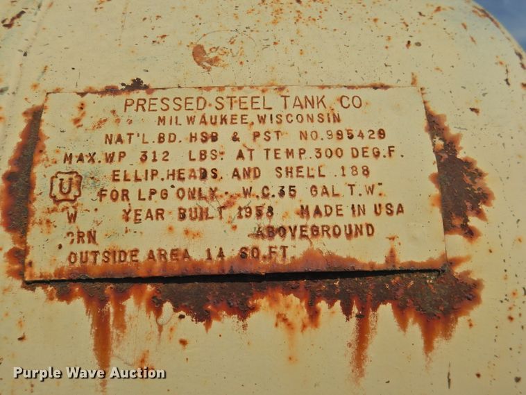 image for item DJ8441 1958 Case 711-B  tractor