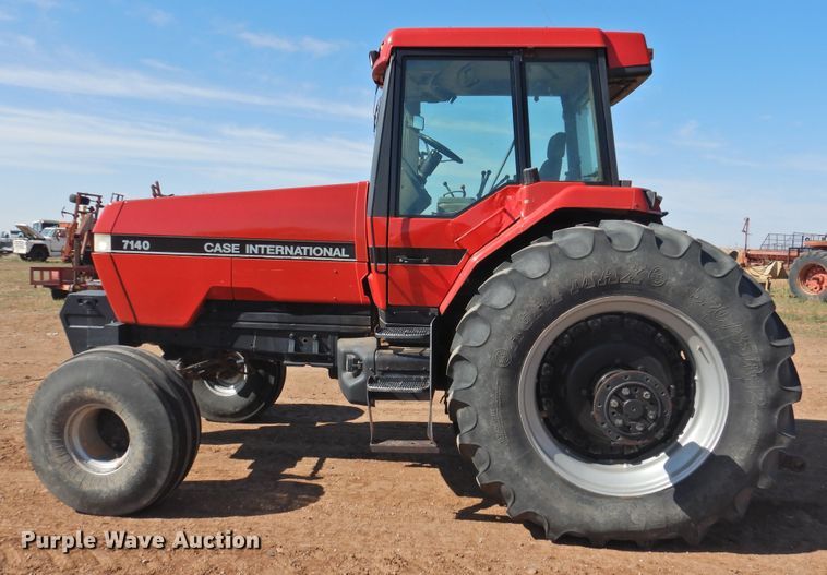 image for item DJ8444 1989 Case IH 7140  tractor