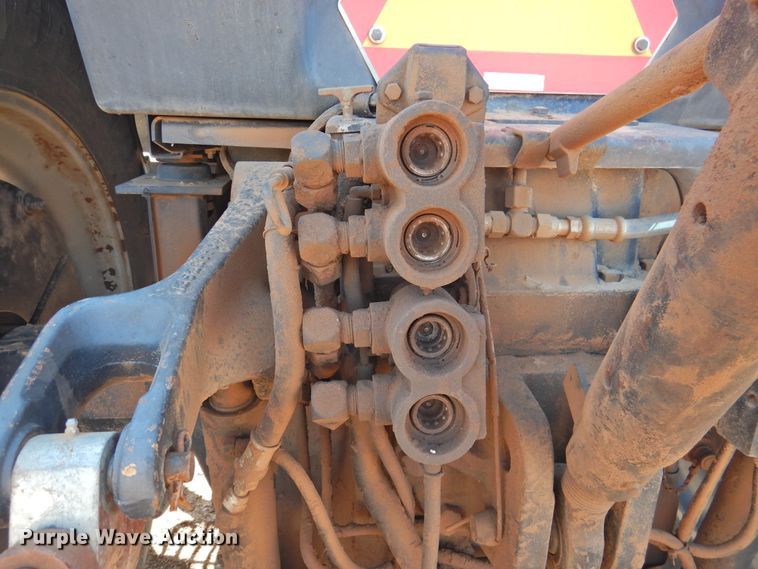 image for item DJ8444 1989 Case IH 7140  tractor