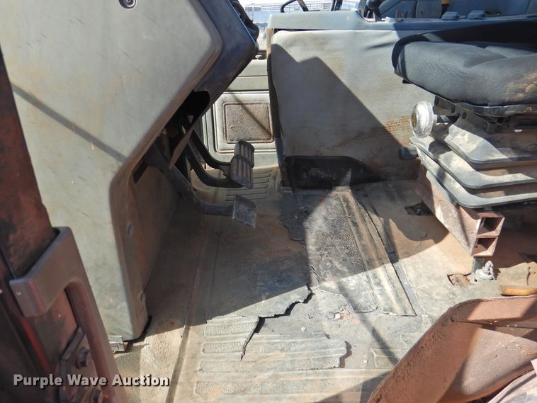 image for item DJ8444 1989 Case IH 7140  tractor