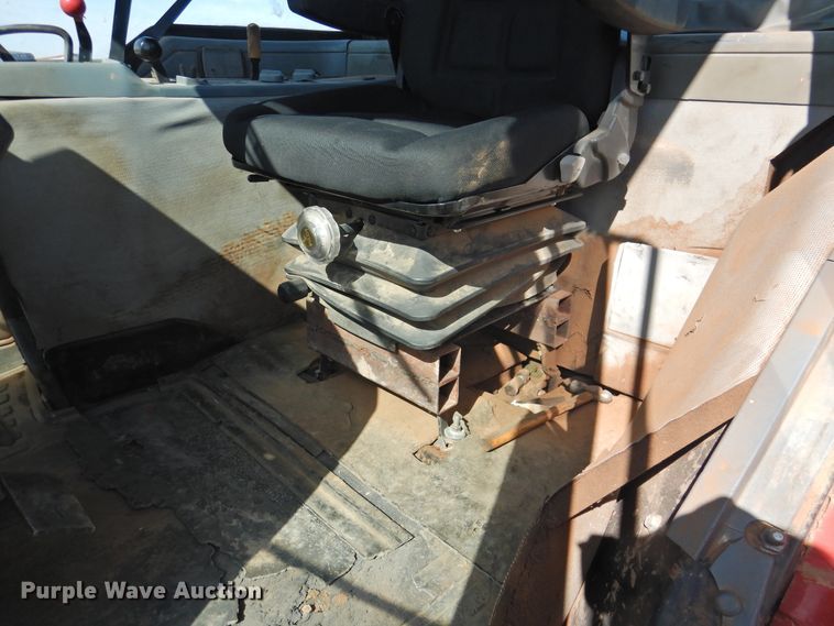 image for item DJ8444 1989 Case IH 7140  tractor