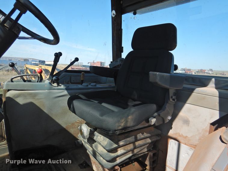 image for item DJ8444 1989 Case IH 7140  tractor