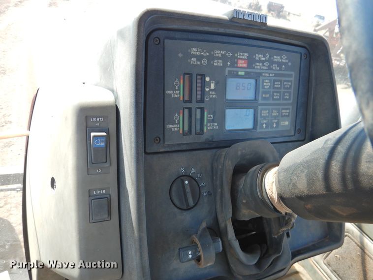 image for item DJ8444 1989 Case IH 7140  tractor