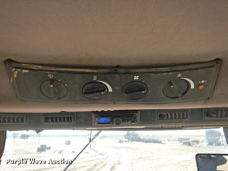 image for item DJ8444 1989 Case IH 7140  tractor