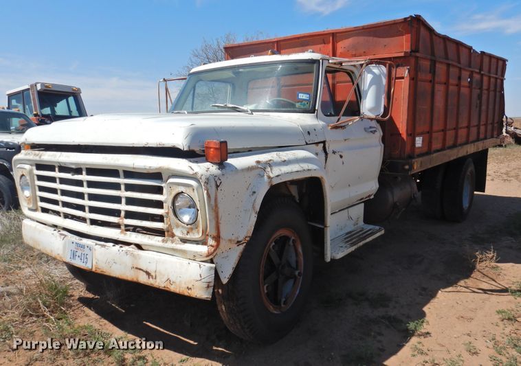 image for item DJ8446 1976 Ford  grain truck