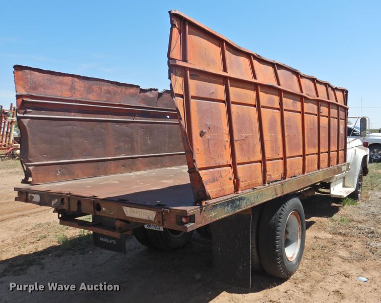 image for item DJ8446 1976 Ford  grain truck
