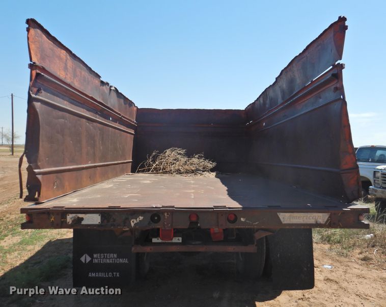 image for item DJ8446 1976 Ford  grain truck