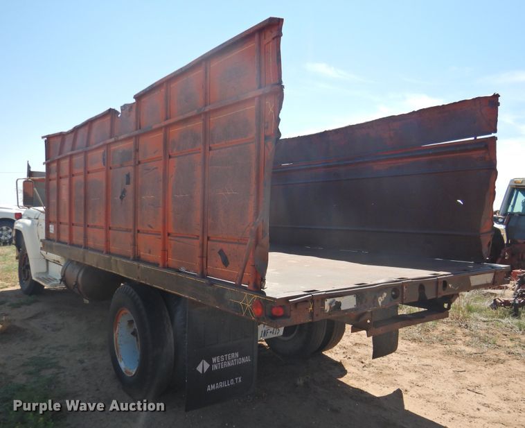 image for item DJ8446 1976 Ford  grain truck
