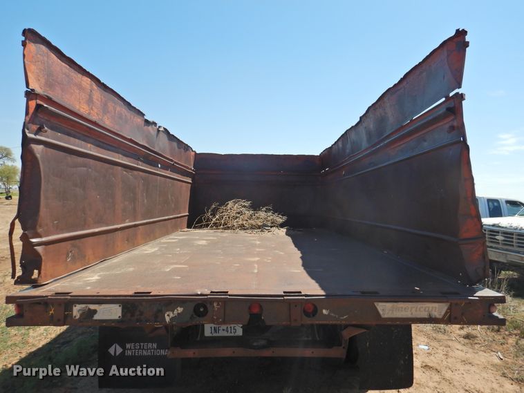 image for item DJ8446 1976 Ford  grain truck