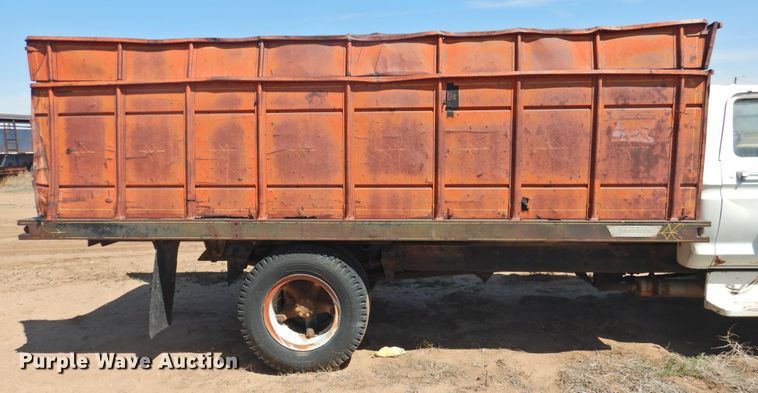 image for item DJ8446 1976 Ford  grain truck