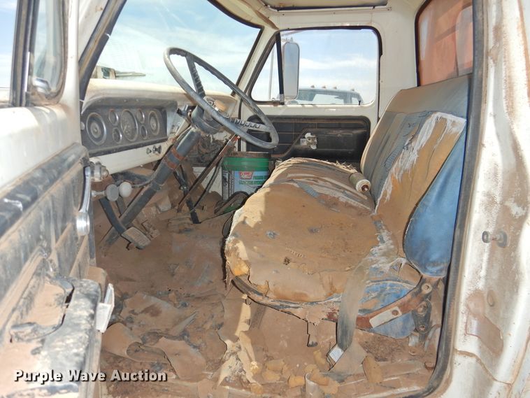 image for item DJ8446 1976 Ford  grain truck