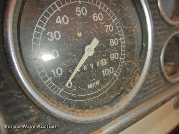 image for item DJ8446 1976 Ford  grain truck