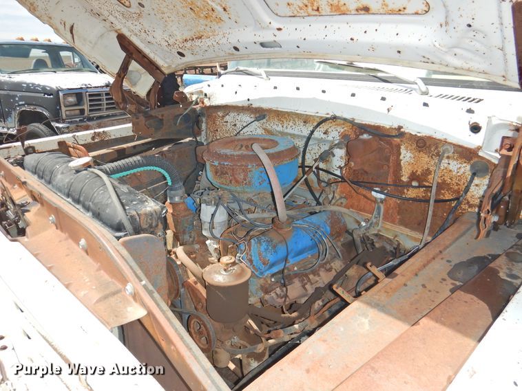 image for item DJ8446 1976 Ford  grain truck