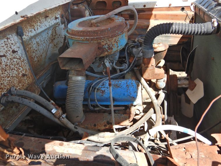 image for item DJ8446 1976 Ford  grain truck