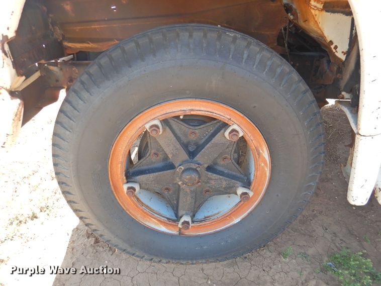 image for item DJ8446 1976 Ford  grain truck