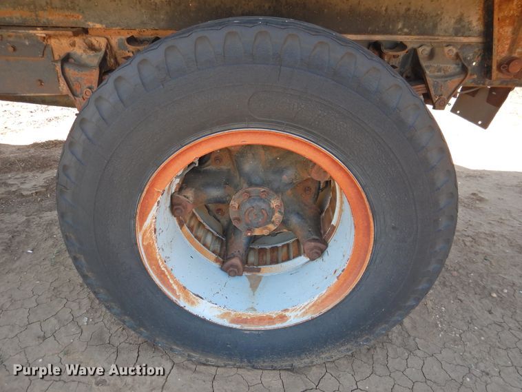 image for item DJ8446 1976 Ford  grain truck