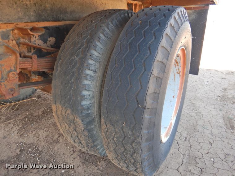 image for item DJ8446 1976 Ford  grain truck