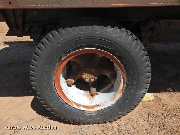 image for item DJ8446 1976 Ford  grain truck