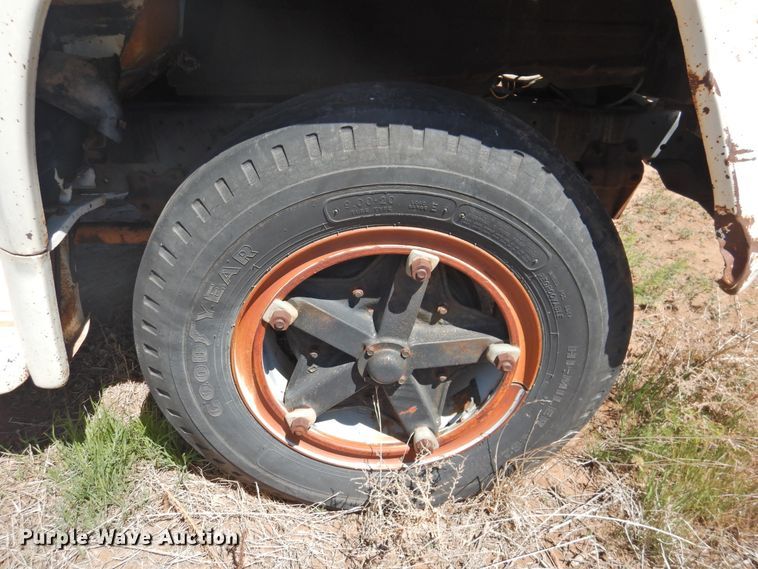 image for item DJ8446 1976 Ford  grain truck