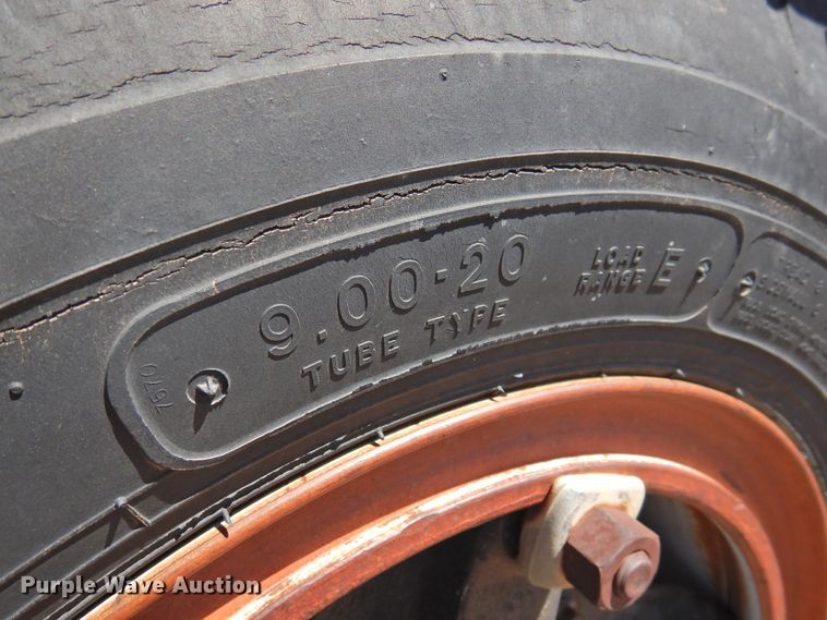 image for item DJ8446 1976 Ford  grain truck