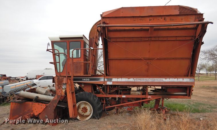 image for item DJ8448 International 1400  cotton stripper