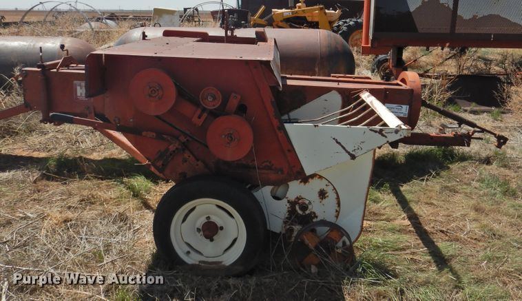 image for item DJ8449 (2) small square balers