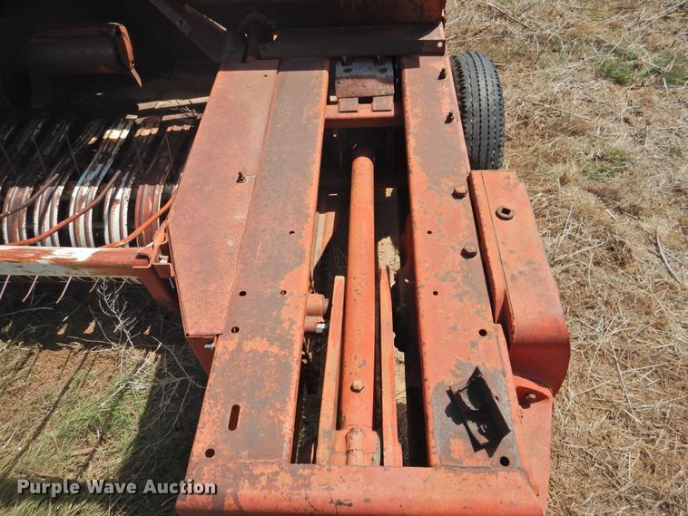 image for item DJ8449 (2) small square balers