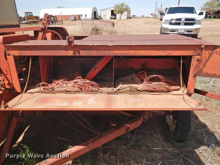 image for item DJ8449 (2) small square balers