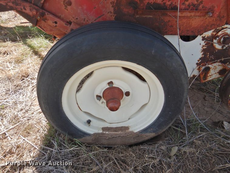 image for item DJ8449 (2) small square balers