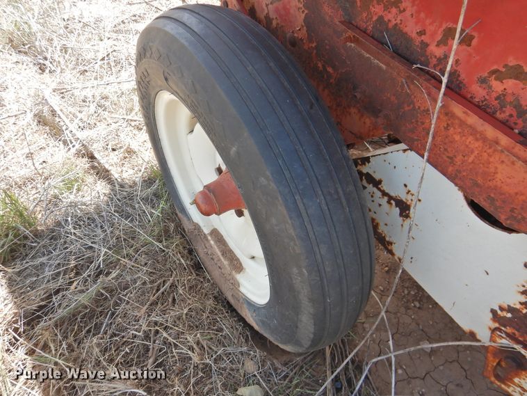 image for item DJ8449 (2) small square balers