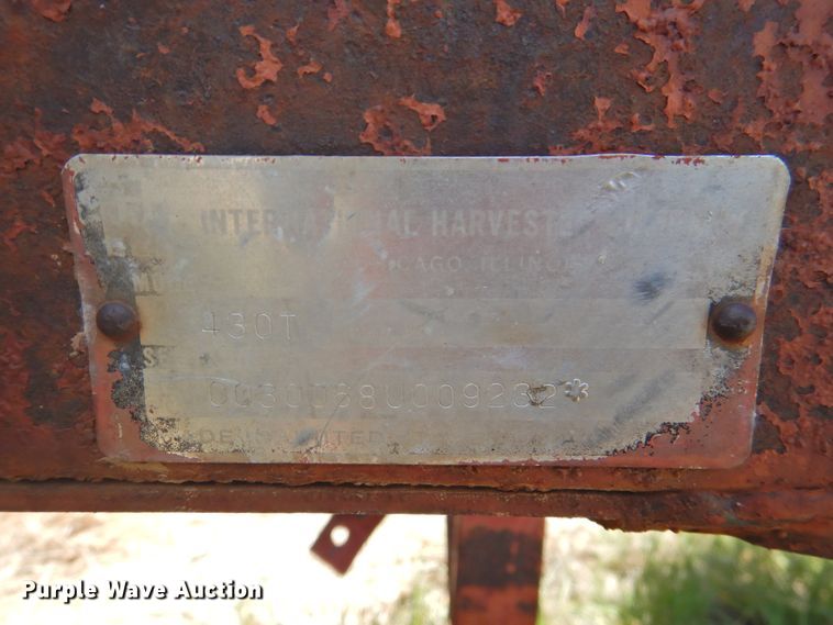 image for item DJ8449 (2) small square balers