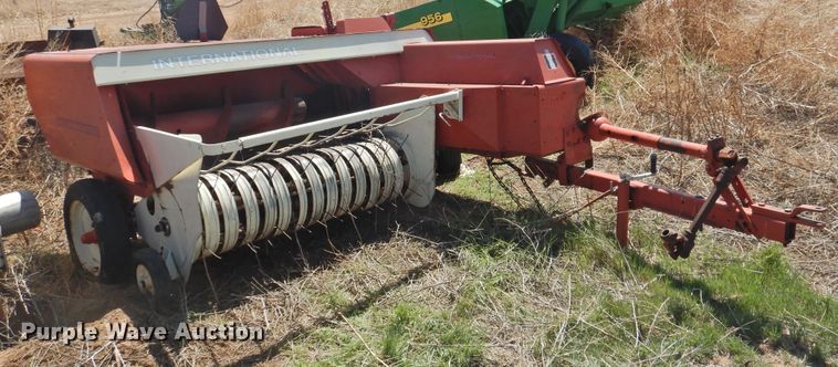 image for item DJ8449 (2) small square balers