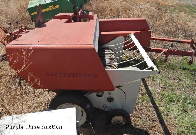 image for item DJ8449 (2) small square balers