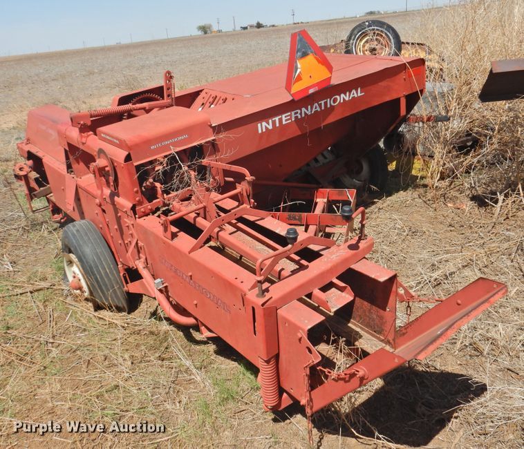 image for item DJ8449 (2) small square balers
