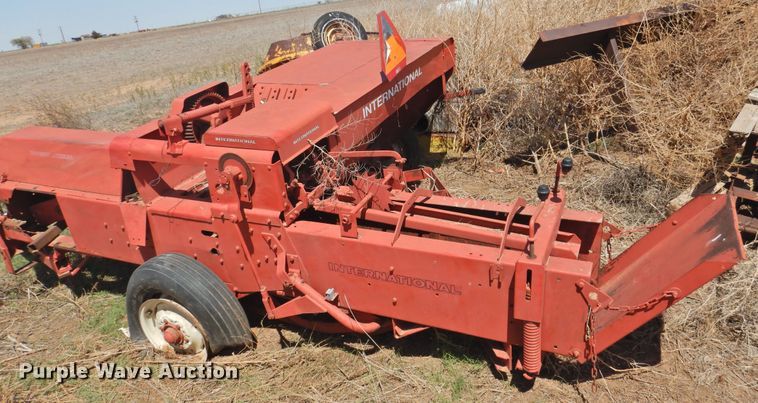 image for item DJ8449 (2) small square balers