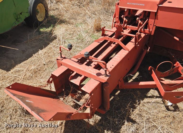 image for item DJ8449 (2) small square balers