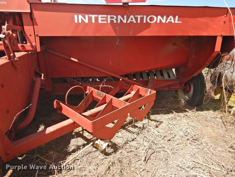 image for item DJ8449 (2) small square balers
