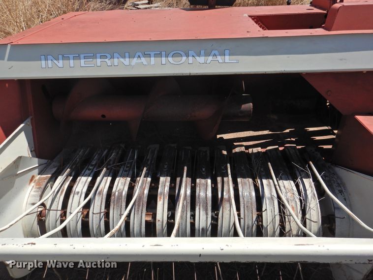 image for item DJ8449 (2) small square balers