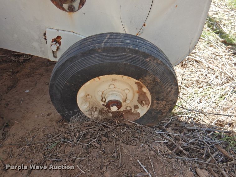 image for item DJ8449 (2) small square balers