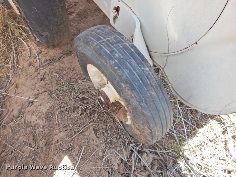 image for item DJ8449 (2) small square balers