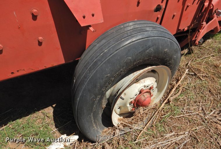 image for item DJ8449 (2) small square balers