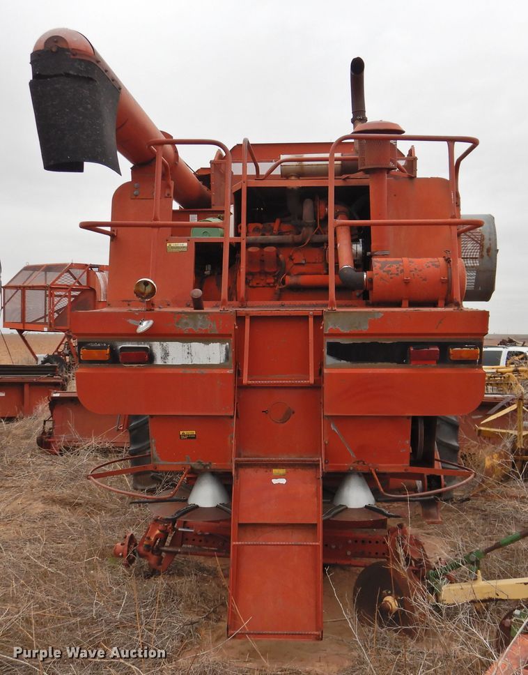 image for item DJ8459 International 1480  combine