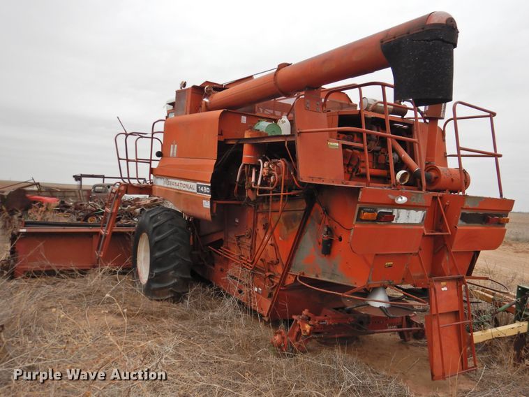 image for item DJ8459 International 1480  combine