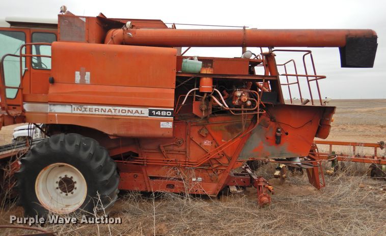 image for item DJ8459 International 1480  combine