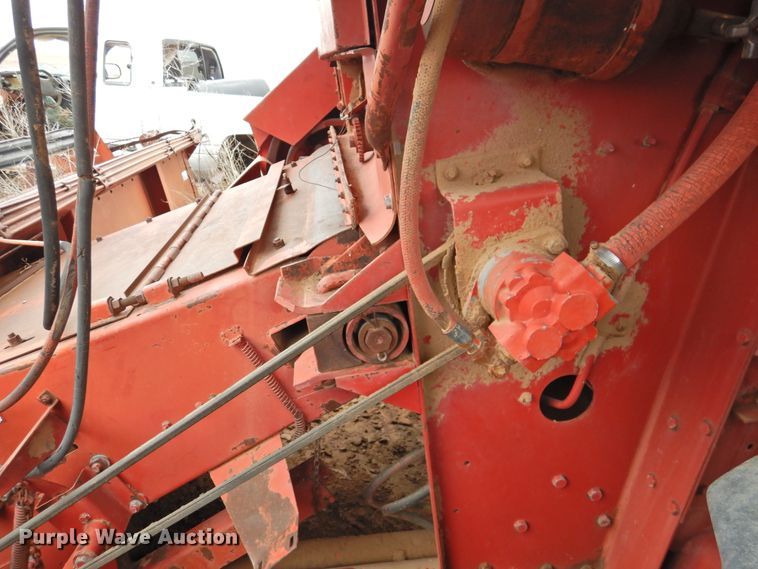 image for item DJ8459 International 1480  combine