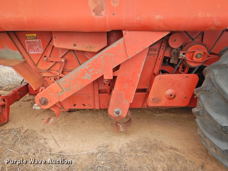 image for item DJ8459 International 1480  combine