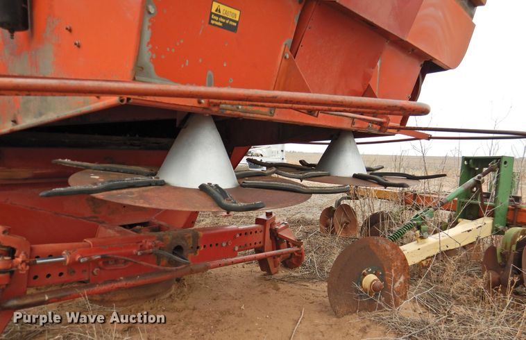image for item DJ8459 International 1480  combine